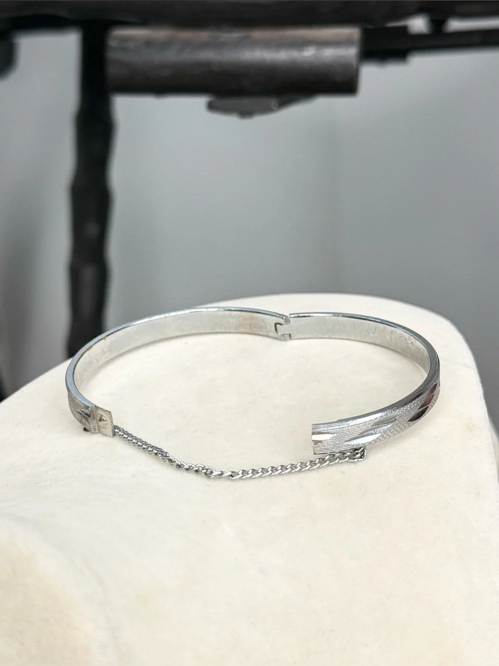 Vintage Silver Tone Hinged Bangle Bracelet Etched Geometric Safety Chain 3”